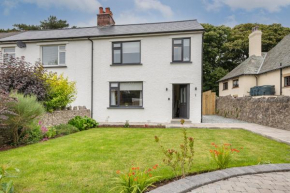 The Bank House- Luxury 3 bed cottage with hot tub